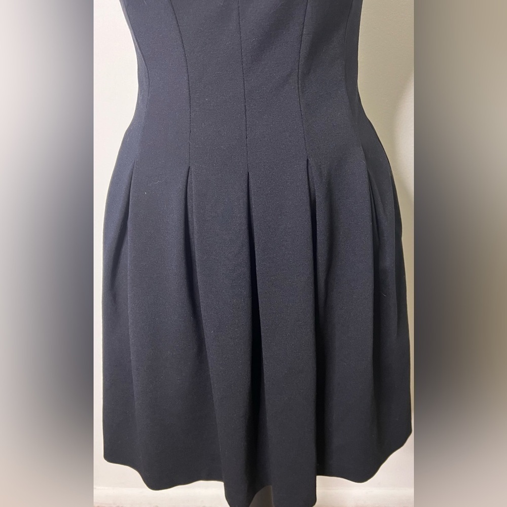 Banana Republic black Mesh Ponte fit and flare sleeveless pleated dress small - Picture 5 of 9